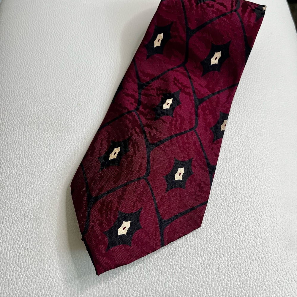 Vintage Giorgio Armani Cravatte Silk Burgundy and Black Geometric Tie - Picture 3 of 4